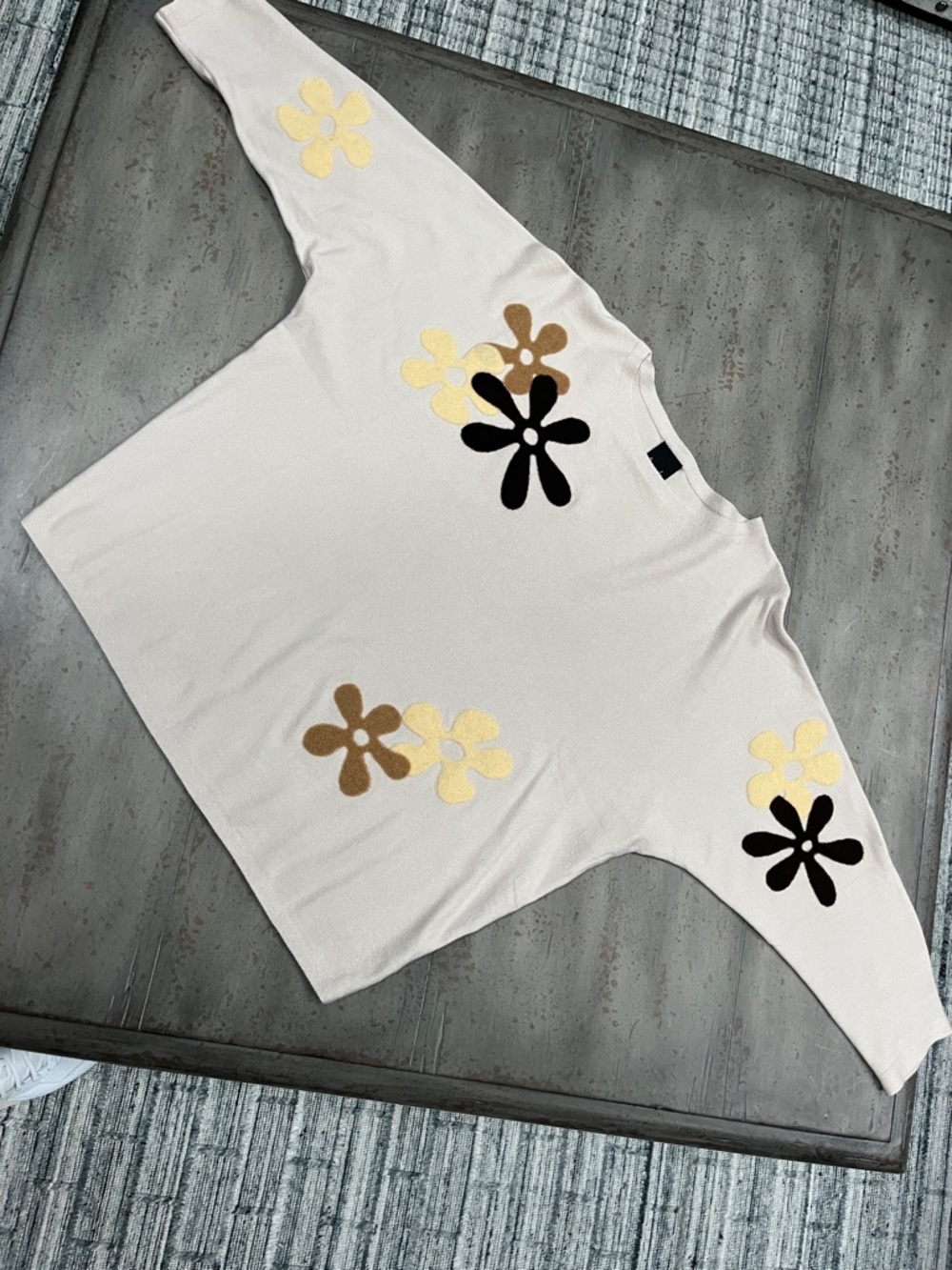 Women’s Cream Floral Appliqué Top